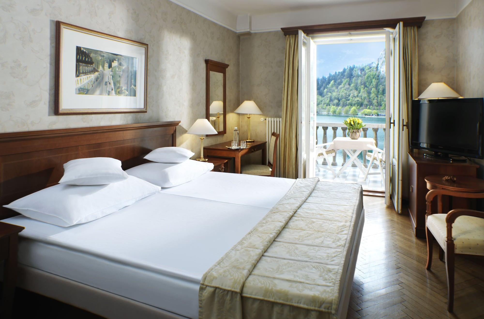 托普里斯大酒店 - 世界小型豪华酒店 布莱德 外观 照片 A typical hotel room