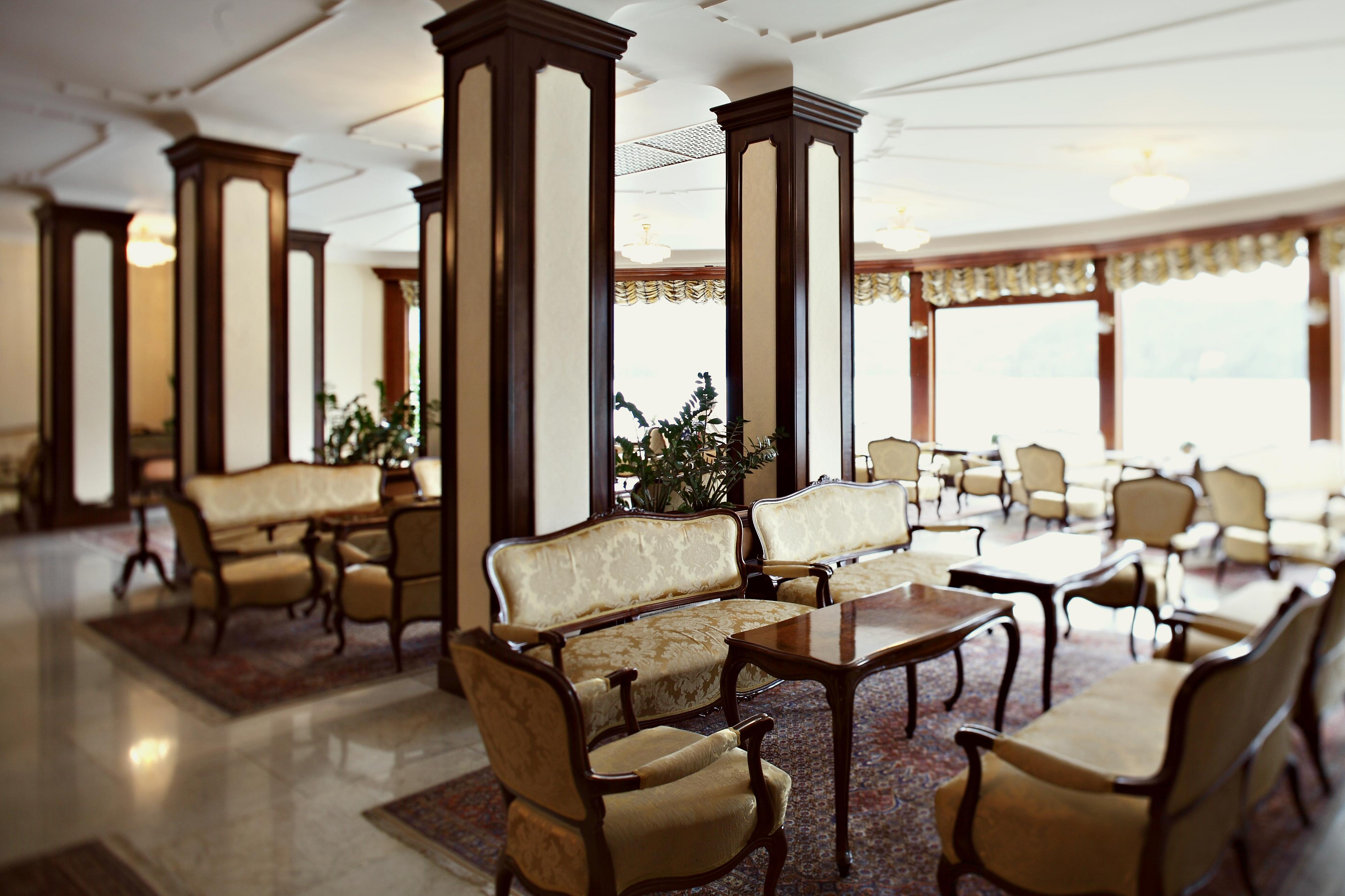 托普里斯大酒店 - 世界小型豪华酒店 布莱德 外观 照片 The lobby of the hotel