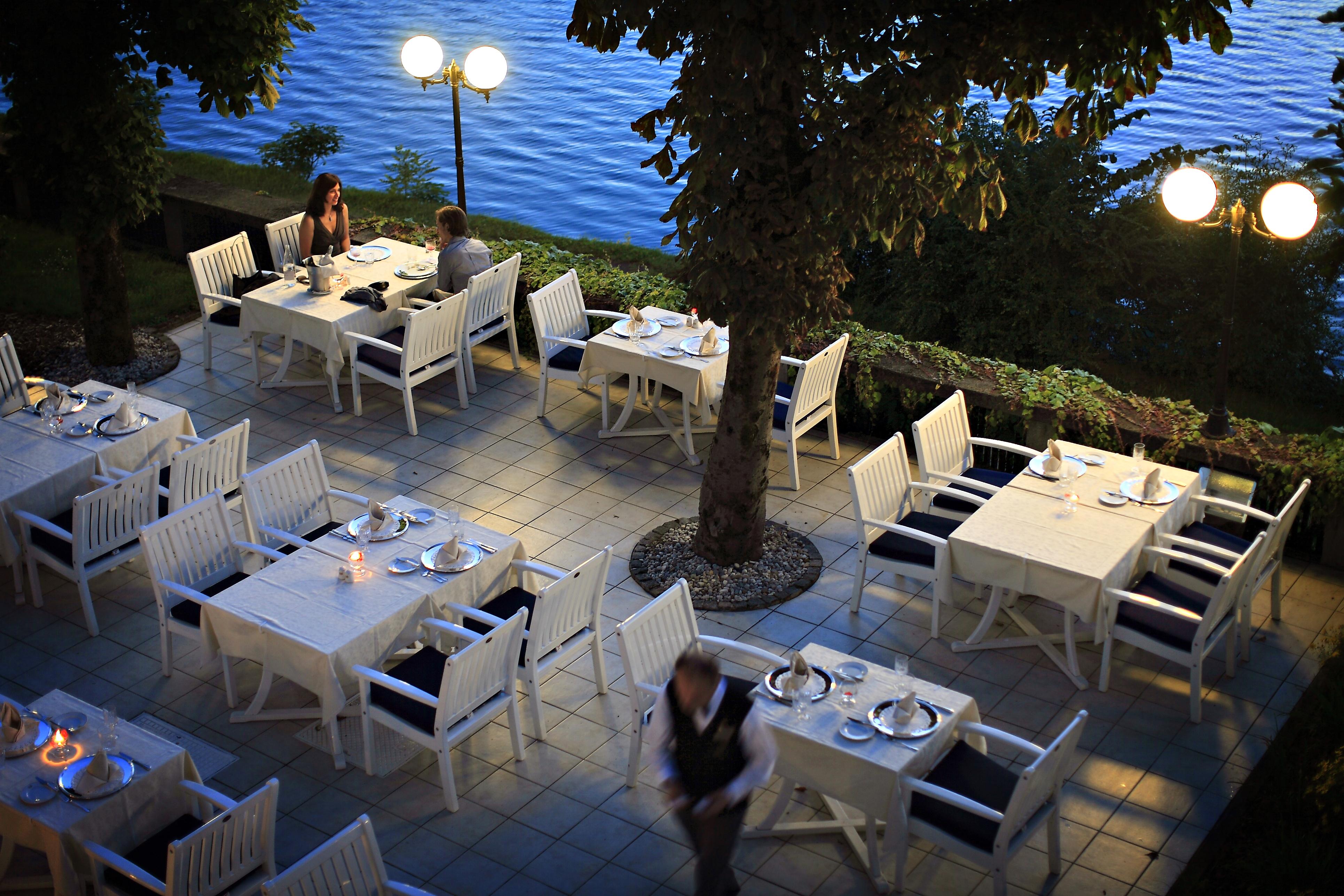 托普里斯大酒店 - 世界小型豪华酒店 布莱德 餐厅 照片 The restaurant at the Hotel des Alpes