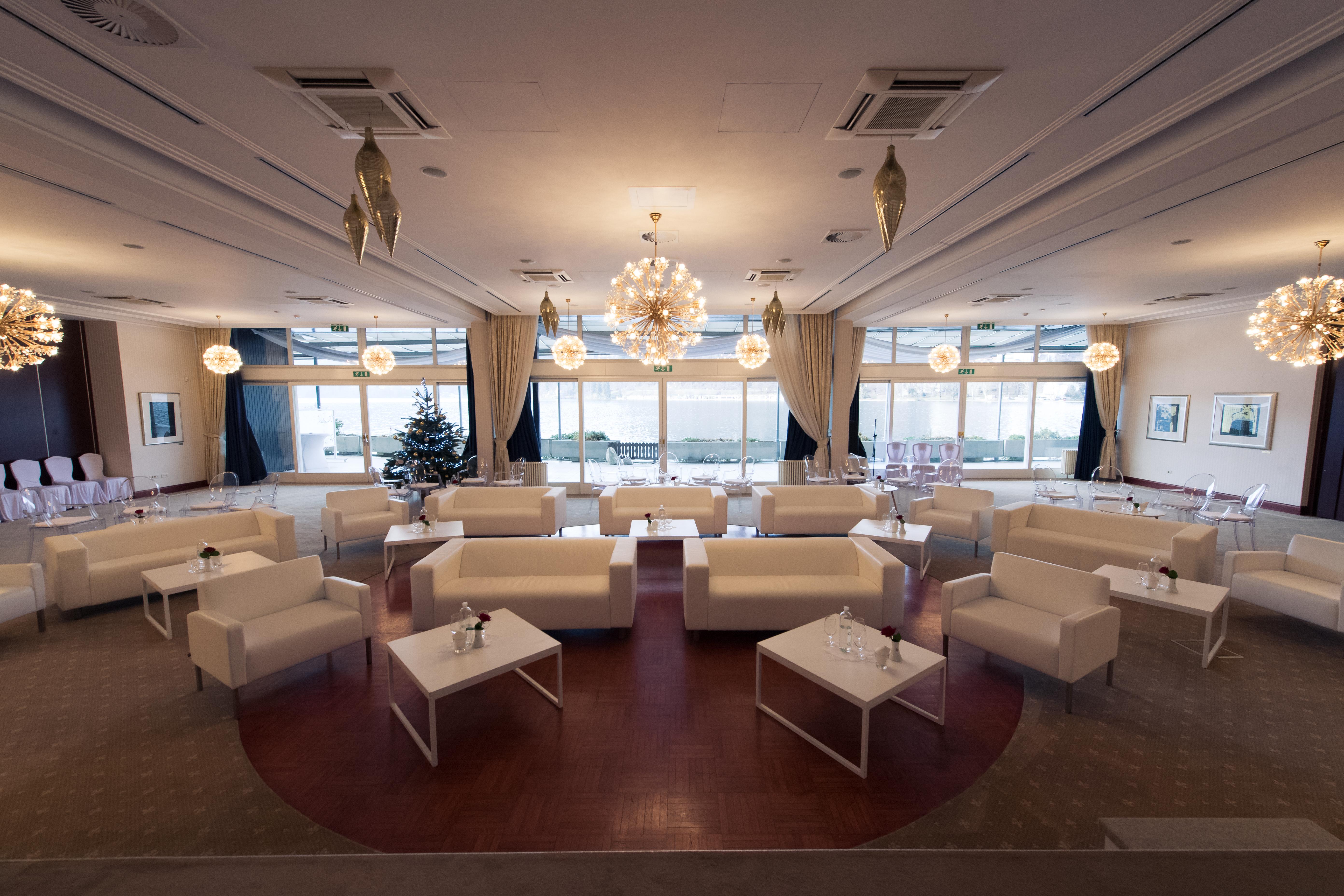 托普里斯大酒店 - 世界小型豪华酒店 布莱德 外观 照片 The lounge at the airport