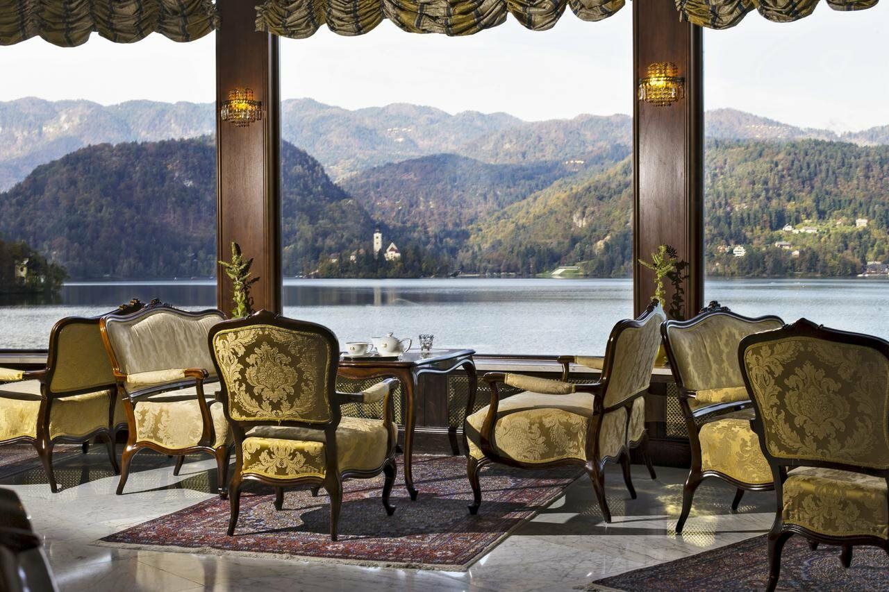 托普里斯大酒店 - 世界小型豪华酒店 布莱德 外观 照片 The lobby of the hotel